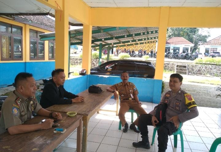Bhabinkamtibmas Polsek Angsana Polres Pandeglang Sambangi Kantor Kecamatan Angsana 8 WhatsApp Image 2024 07 05 at 23.01.34