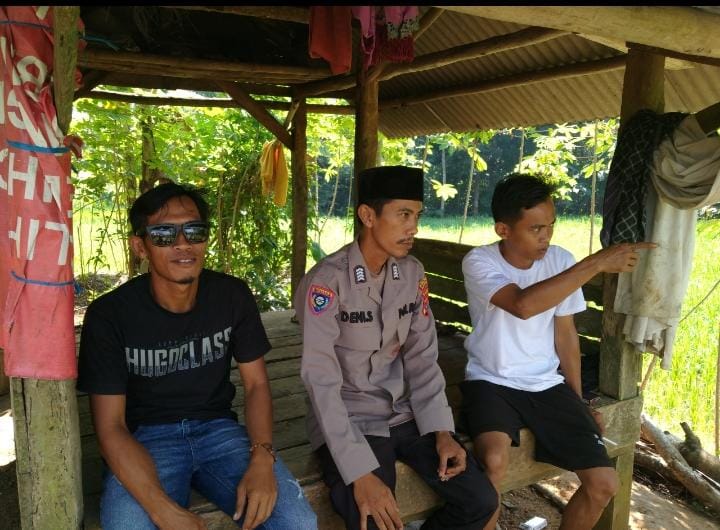 Kanit Binmas Polsek Angsana Polres Pandeglang Sambangi Masyarakat Desa Cikayas 9 WhatsApp Image 2024 07 05 at 23.01.42