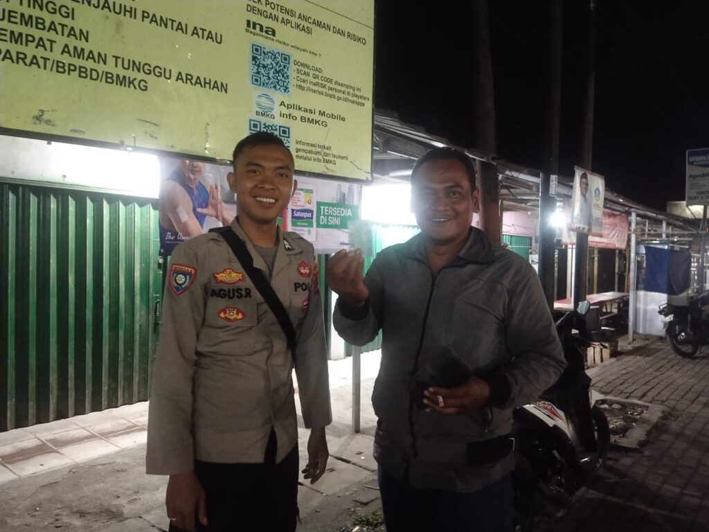 Sambang Malam: Upaya Polsek Panimbang Meningkatkan Keamanan dan Ketertiban Masyarakat 3 WhatsApp Image 2024 07 06 at 02.28.57
