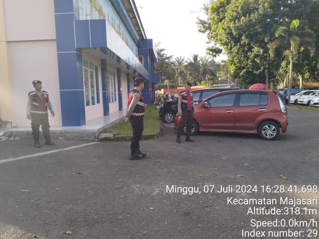 Sat Samapta Polres Pandeglang Amankan Tempat Parkir di Stadion Badak Mengingat Banyaknya Masyarakat yang Berolahraga di Akhir Pekan 1 WhatsApp Image 2024 07 07 at 18.54.08