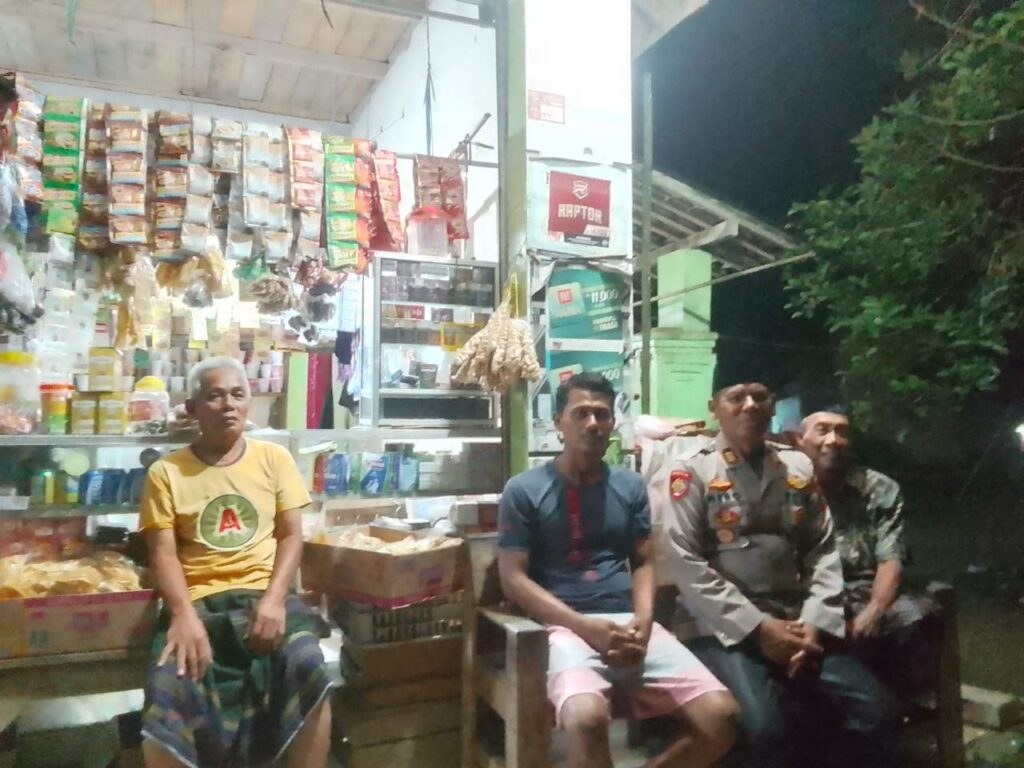 Polsek Menes Sambangi Tokoh Masyarakat H. Jaka di Kampung Cimustika Desa Purwaraja 9 WhatsApp Image 2024 07 07 at 19.04.33