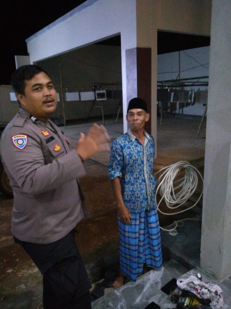 Bhabinkamtibmas Polsek Angsana Polres Briptu Agung Sambangi Masyarakat Desa Angsana dan Sampaikan Pesan Kamtibmas 8 WhatsApp Image 2024 07 09 at 00.30.37