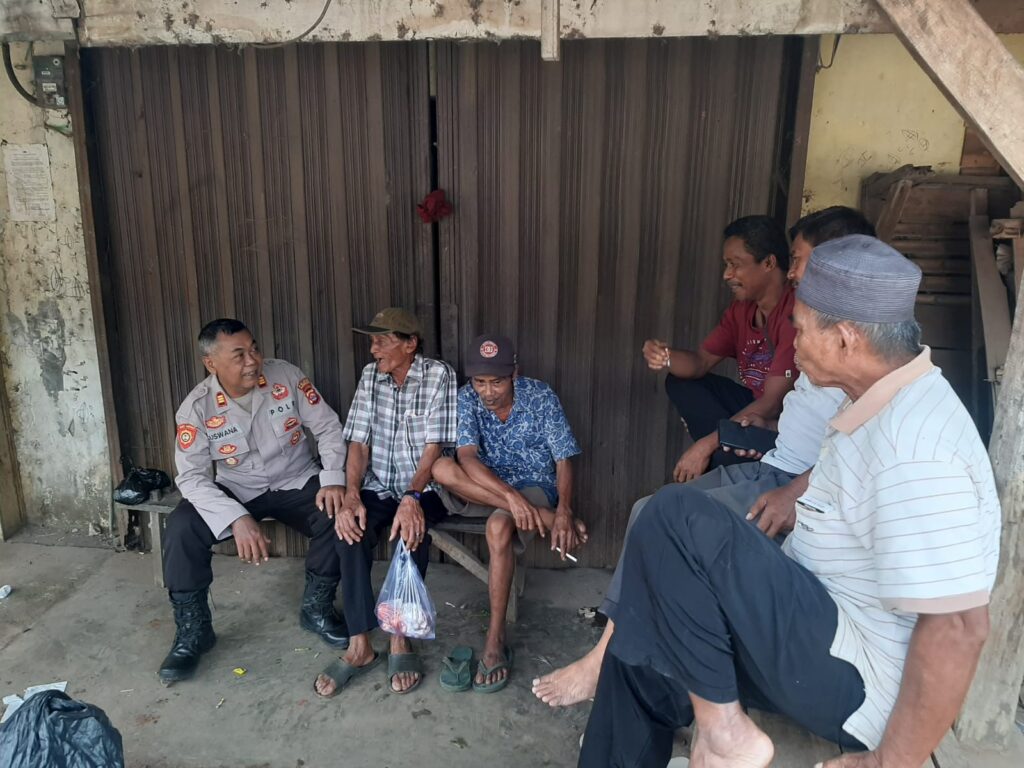 Kapolsek Bojong Polres Pandeglang Melakukan Giat Sambang di Pasar Bojong 5 WhatsApp Image 2024 07 09 at 10.55.10