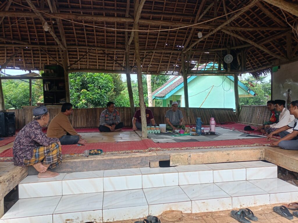Polsek Bojong Polres Pandeglang Sambangi Kelompok Tani di Desa Cijakan, Jalin Silaturahmi dan Berikan Edukasi Kamtibmas 3 WhatsApp Image 2024 07 09 at 11.57.19