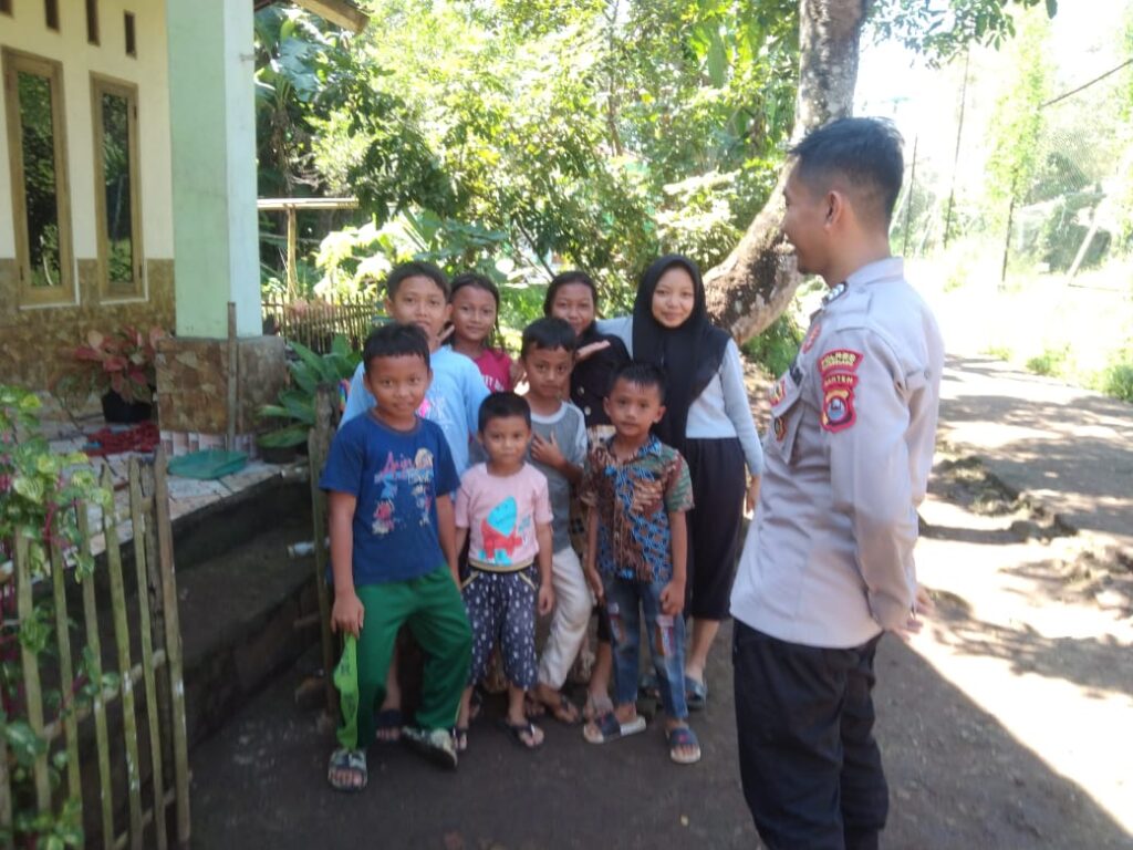 Door To Door System Polsek Cikedal: Berikan Edukasi Kepada Warga Binaan 10 WhatsApp Image 2024 07 09 at 19.31.45