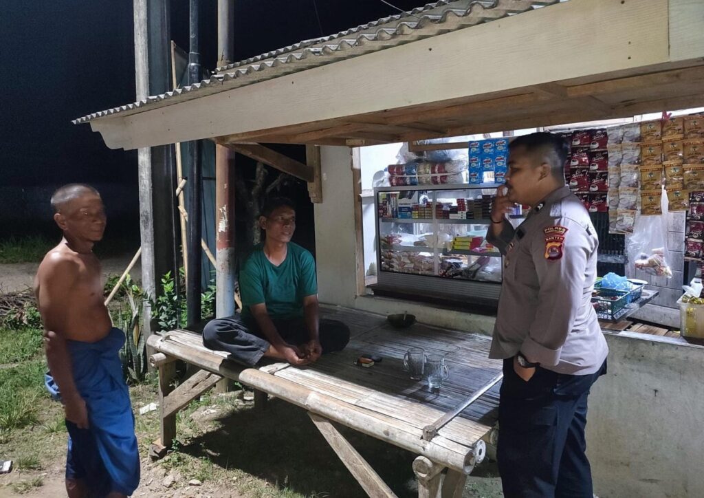 Bhabinkamtibmas Polsek Angsana Polres Pandeglang Briptu Agung Sambangi Masyarakat Desa Angsana 5 WhatsApp Image 2024 07 09 at 21.41.41