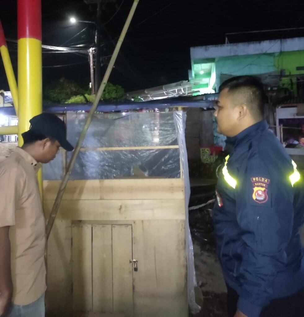 Bhabinkamtibmas Polsek Angsana Polres Pandeglang Laksanakan Patroli Dialogis di Desa Angsana 7 WhatsApp Image 2024 07 09 at 21.42.04