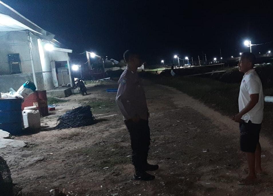 Giat Rutin Anggota Polsek Cikeusik Gelar Patroli Malam dan Sambangi Masyarakat Desa Cikeusik 4 WhatsApp Image 2024 07 11 at 05.45.35