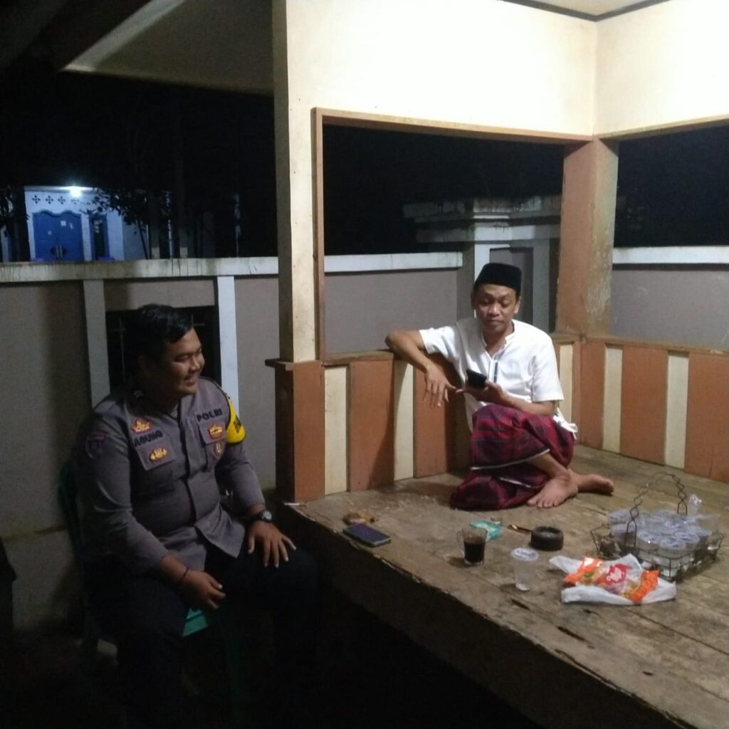 Bhabinkamtibmas Polsek Angsana Polres Pandeglang Briptu Agung Laksanakan Sambang Door to Door di Desa Karangsari 9 WhatsApp Image 2024 07 12 at 01.05.02