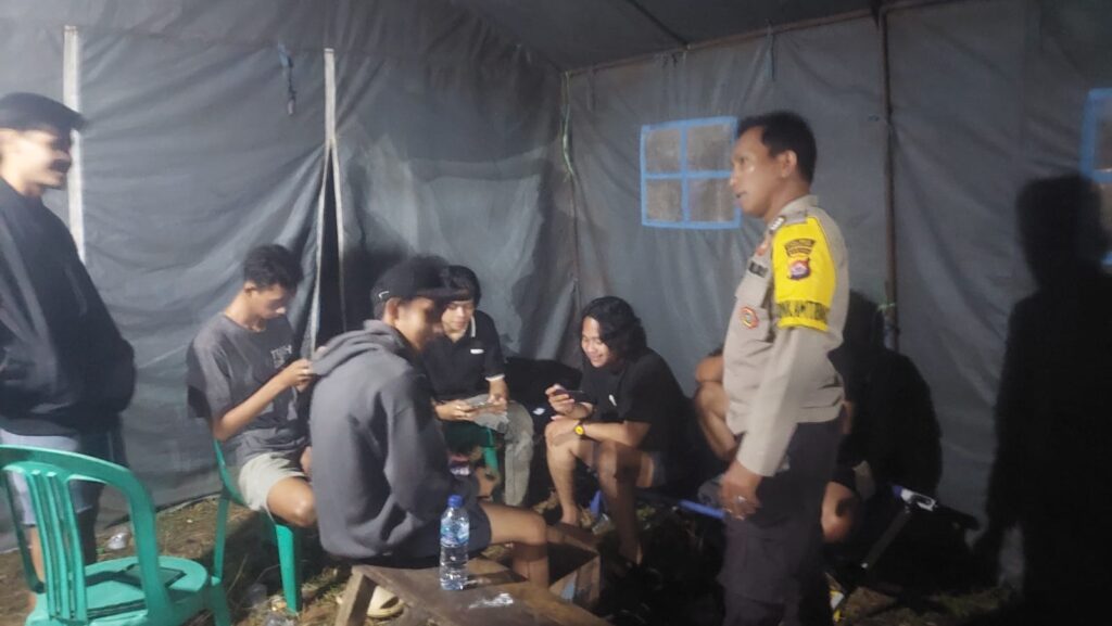 Bripka Yudi dari Polsek Carita Monitoring Perlombaan Mobile Legend di Masyarakat 4 WhatsApp Image 2024 07 13 at 06.14.31
