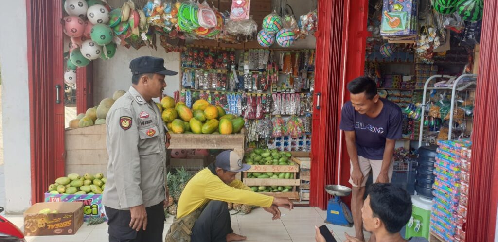 Polsek Picung Peduli, Bripka Wawan Bantu Masyarakat di Puskesmas Picung 6 WhatsApp Image 2024 07 13 at 17.05.29