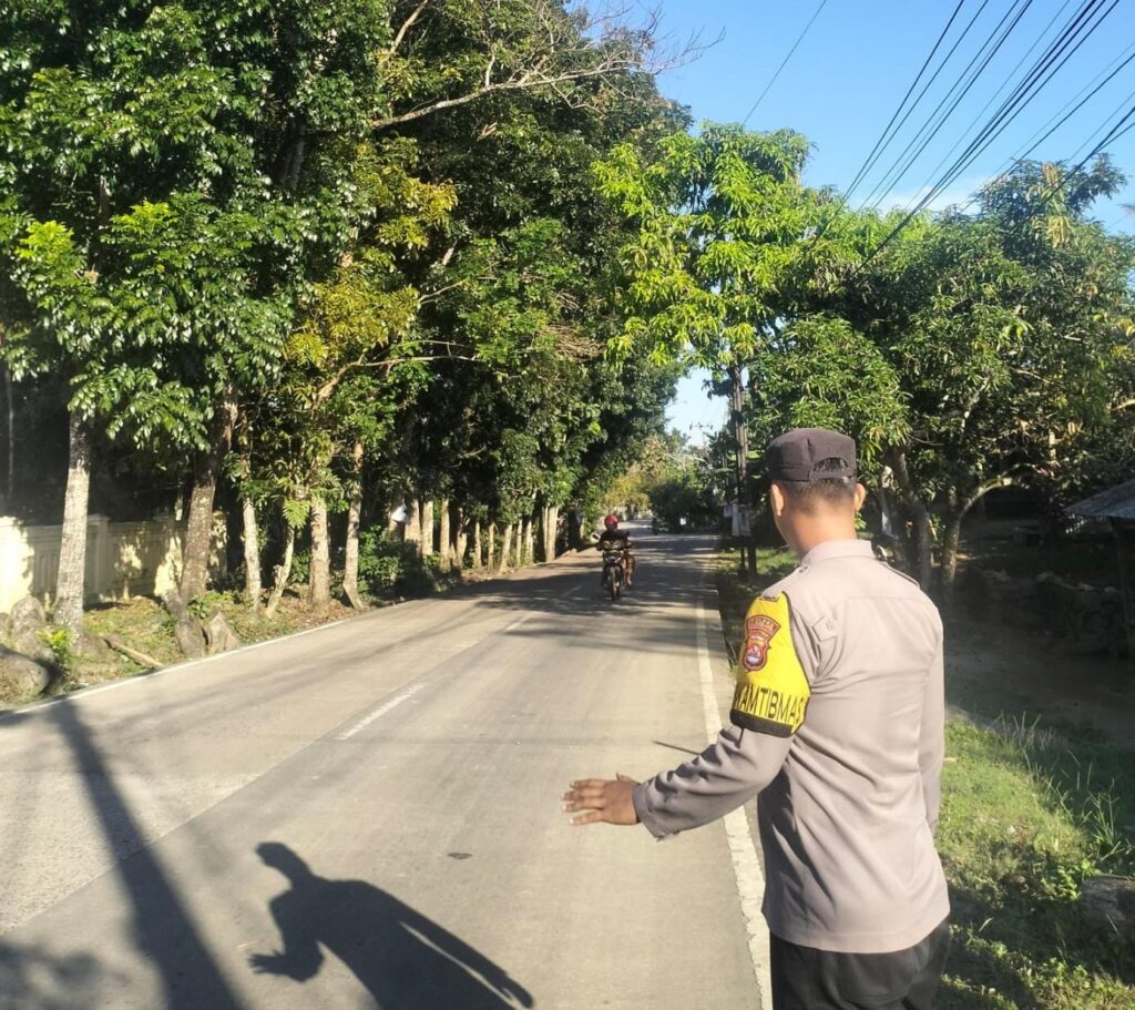 Anggota Piket Polsek Angsana Polres Pandeglang Laksanakan Strongpoint Sore di Jl Raya Munjul-Angsana 8 WhatsApp Image 2024 07 13 at 19.35.34