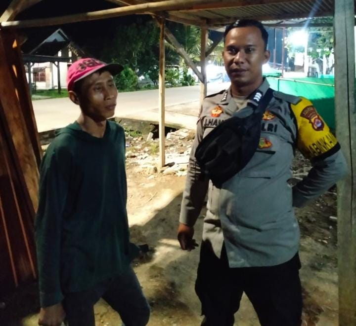 Bhabinkamtibmas Polsek Angsana Polres Pandeglang Laksanakan Patroli Dialogis di Desa Angsana 5 WhatsApp Image 2024 07 13 at 19.36.09