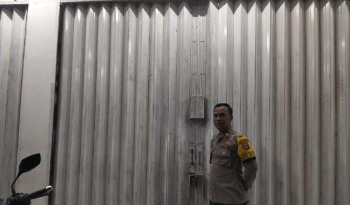 Bhabinkamtibmas Polsek Angsana Polres Pandeglang Laksanakan Patroli Dialogis Sasar Pemukiman dan Waralaba 6 WhatsApp Image 2024 07 13 at 19.36.16