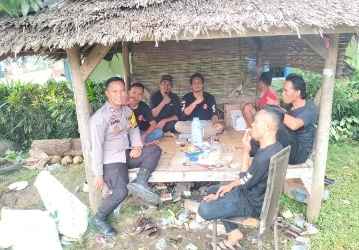 Bhabinkamtibmas Polsek Angsana Polres Pandeglang Laksanakan Sambang di Desa Cikayas 7 WhatsApp Image 2024 07 13 at 19.36.24