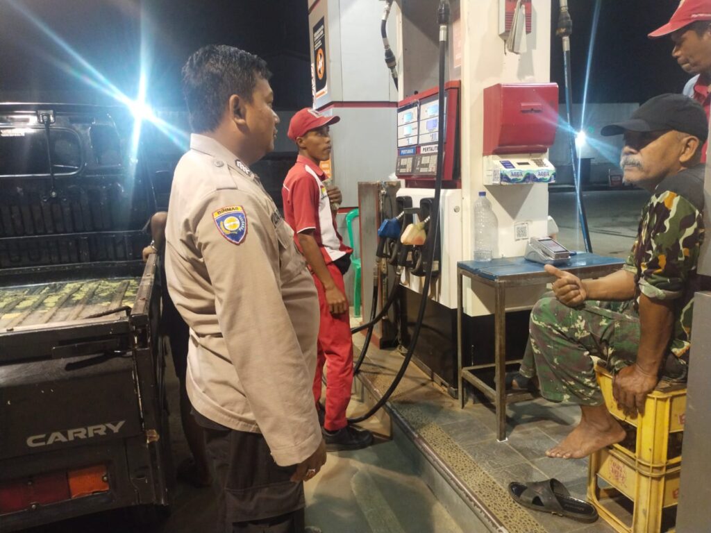 Demi Menciptakan Situasi yang Aman dan Kondusif, Personil Polsek Saketi Polres Pandeglang Polda Banten Melaksanakan Patroli Sambang ke SPBU 5 WhatsApp Image 2024 07 13 at 22.00.52