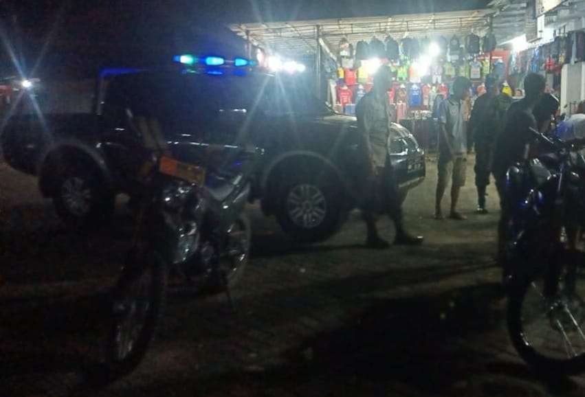 Giat Rutin Anggota Polsek Cikeusik Gelar Patroli Malam dan Sambangi Masyarakat Desa Cikeusik 9 WhatsApp Image 2024 07 14 at 06.18.45