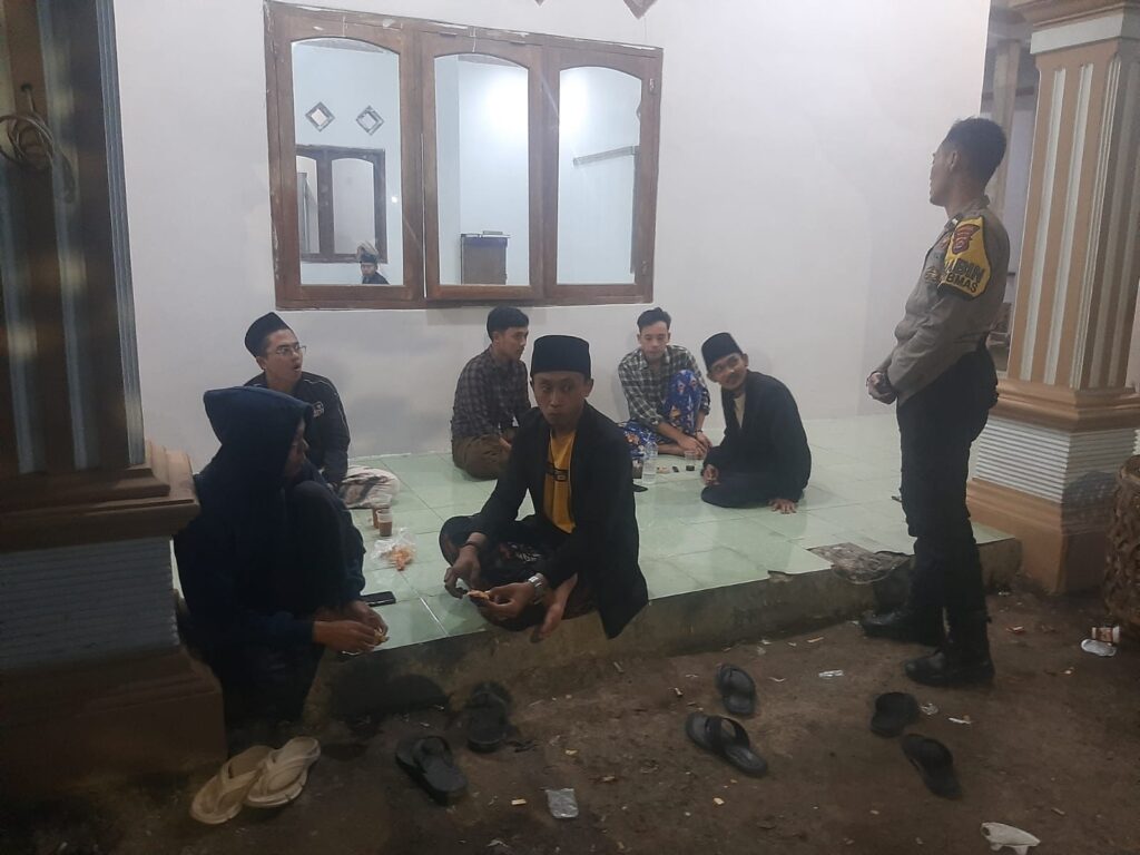 Sambang Bhabinkamtibmas Polsek Cadasari Desa Tanagara, Aipda Endang Kurniawan, Meningkatkan Keamanan dan Ketertiban Warga 6 WhatsApp Image 2024 07 14 at 09.58.30