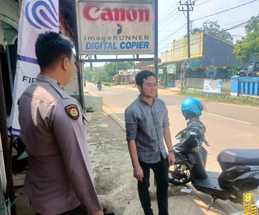 Polsek Bojong Polres Pandeglang Laksanakan Kegiatan Rutin Yang Ditingkatkan (KRYD) untuk Mencegah Kejahatan Konvensional, Peredaran Miras/Narkoba, serta Premanisme 10 WhatsApp Image 2024 07 14 at 12.14.44