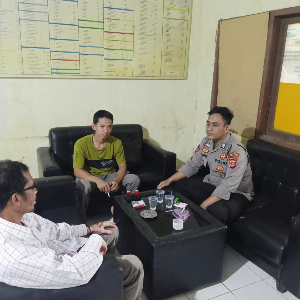 Polsek Picung Gelar Sambang Desa Bungur Copong untuk Meningkatkan Sinergitas dan menjaga Kamtibmas 3 WhatsApp Image 2024 07 14 at 13.59.22