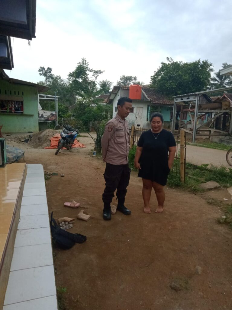 Bhabinkamtibmas Polsek Cadasari Sambang ke Warga untuk Silaturahmi 1 WhatsApp Image 2024 07 15 at 08.57.17