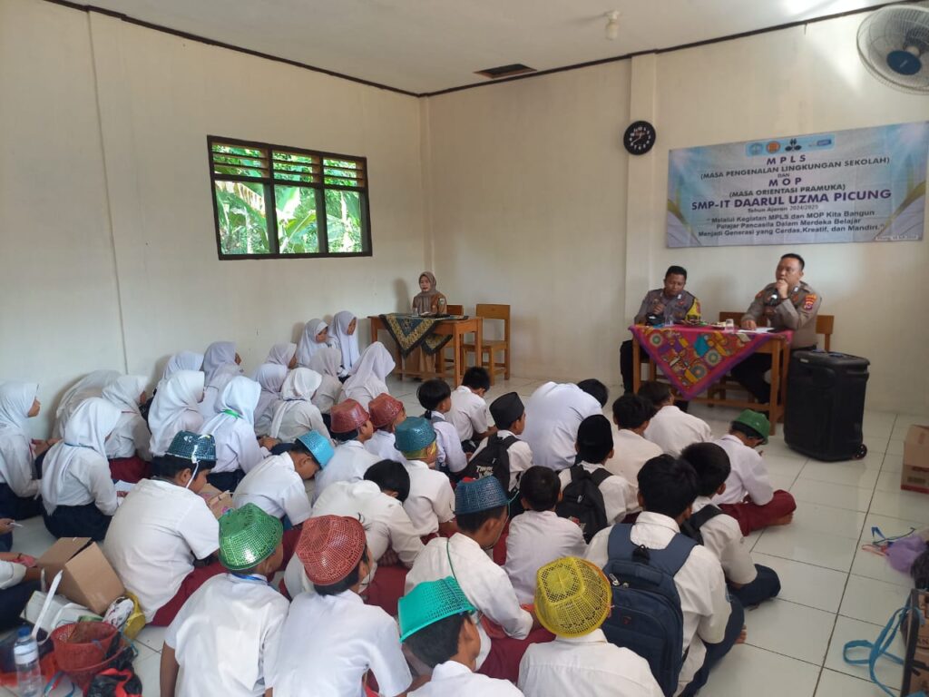 Polsek Picung Sambangi SMP-IT DAARUL UJMA Picung dalam Rangka MPLS 8 WhatsApp Image 2024 07 16 at 22.45.07