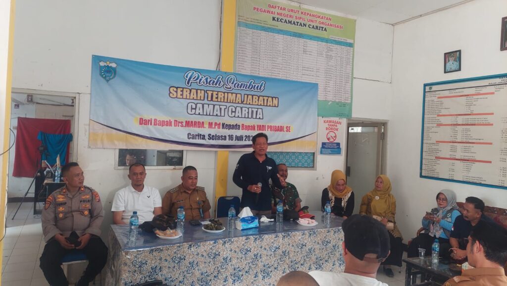 Kapolsek Carita Iptu Turip Hadiri Serah Terima Jabatan Camat Carita 10 WhatsApp Image 2024 07 16 at 22.59.46