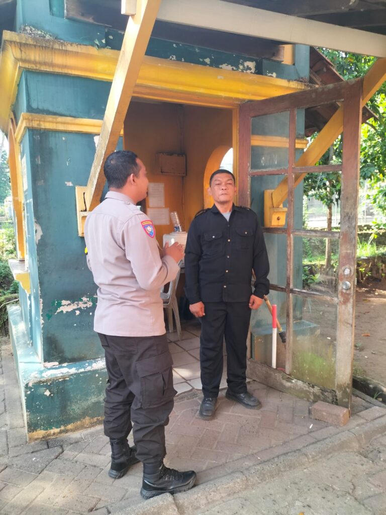 Personil Polsek Carita Beri Himbauan Kamtibmas kepada Satpam Hotel Lippo Carita 2 WhatsApp Image 2024 07 17 at 23.41.41