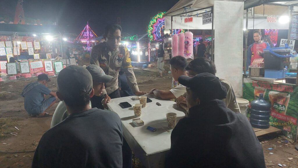 Personil Polsek Carita Melaksanakan Patroli Malam dan Memberi Himbauan Anti Narkoba serta Judi Online 6 WhatsApp Image 2024 07 17 at 23.52.20