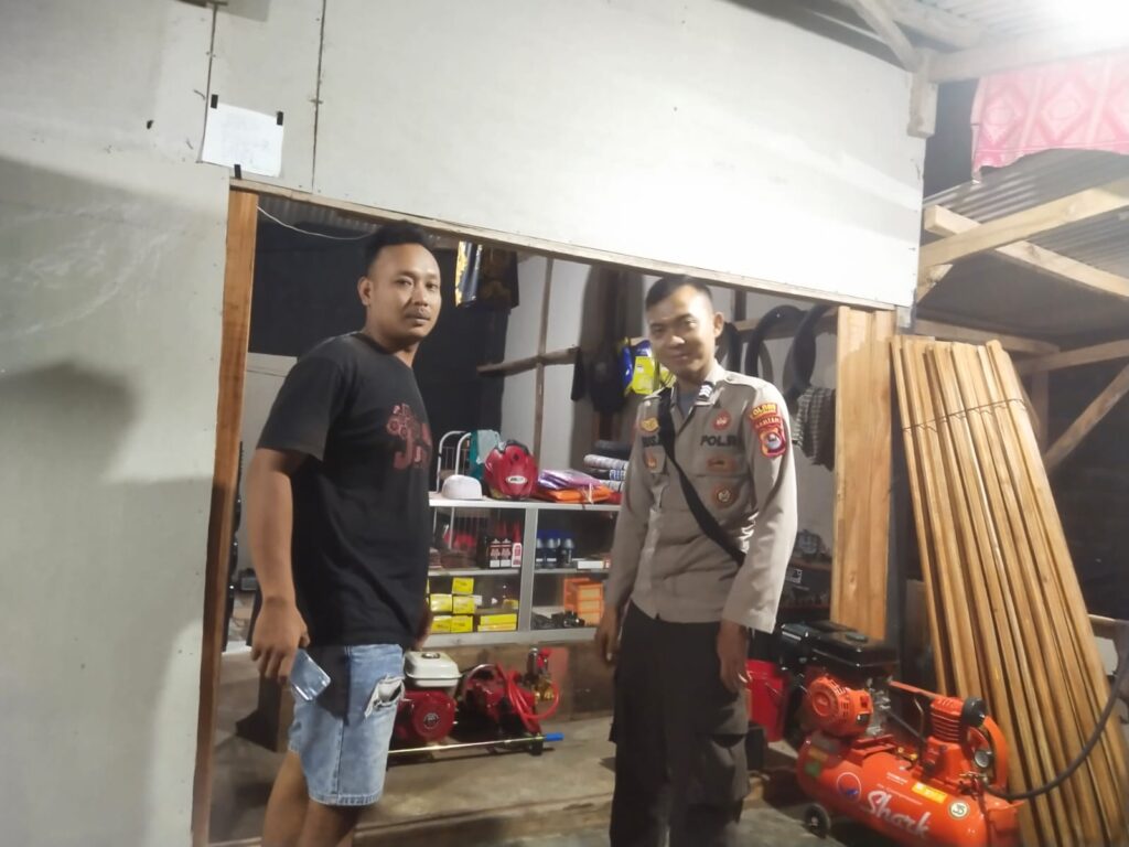 Sambang Malam: Upaya Polsek Panimbang Meningkatkan Keamanan dan Ketertiban Masyarakat 10 WhatsApp Image 2024 07 18 at 01.48.14