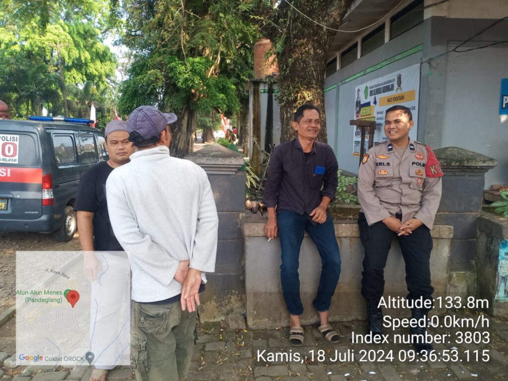 Polsek Menes Polres Pandeglang Gelar Patroli Dialogis dan Himbauan Lalu Lintas di Alun-alun Menes 7 WhatsApp Image 2024 07 18 at 13.56.59