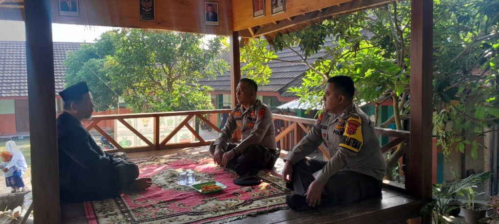 Polsek Picung Jalin Silaturahmi dengan Tokoh Agama dalam Menjaga Harkamtibmas 8 WhatsApp Image 2024 07 18 at 16.18.16