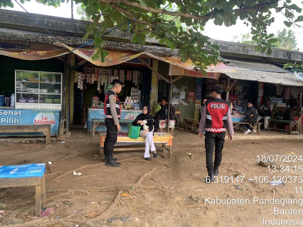Personil Sat Samapta Polres Pandeglang Gelar Patroli Siang di Terminal Kadubanen 3 WhatsApp Image 2024 07 18 at 17.34.16 1