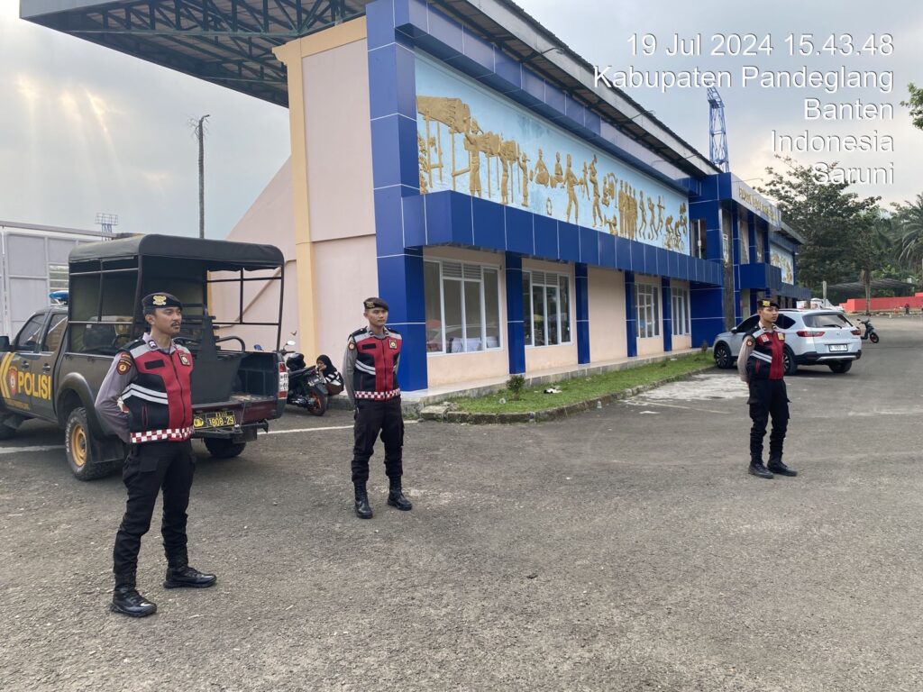 Sat Samapta Polres Pandeglang Gelar Patroli Siang di Stadion Badak Pandeglang 6 WhatsApp Image 2024 07 19 at 17.59.04