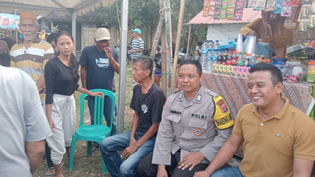 Patroli Siang Polsek Carita: Bripka Ade dan Bripka Bambang Jaga Keamanan pada 20 Juli 2024 5 WhatsApp Image 2024 07 20 at 20.25.21