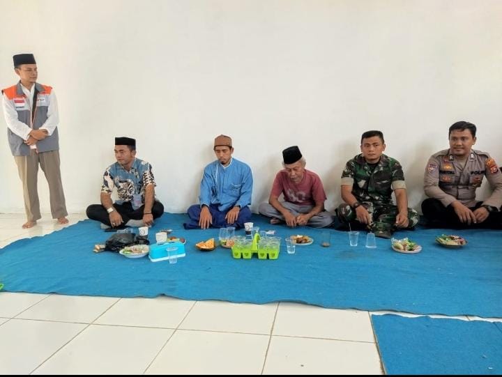 Bhabinkamtibmas Polsek Angsana Polres Pandeglang Hadiri Pengajian di Desa Angsana 9 WhatsApp Image 2024 07 21 at 19.22.14