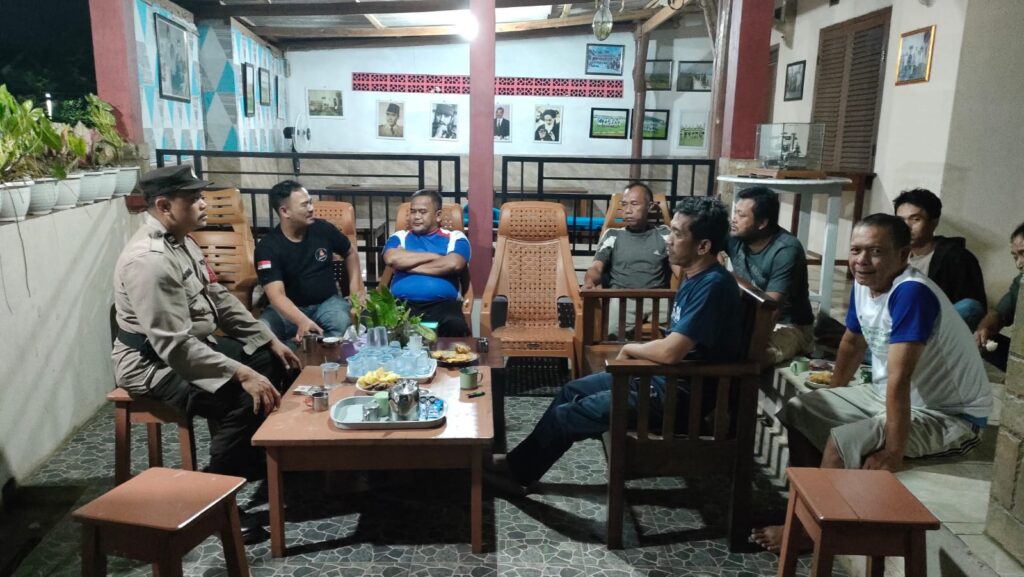 Polsek Pandeglang Gelar Edukasi dan Sambang di Kp Kadu Gajah 3 WhatsApp Image 2024 07 22 at 08.59.02