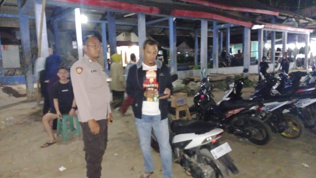 Himbauan kepada Penjaga Parkir Pasar Malam oleh Personil Polsek Carita 2 WhatsApp Image 2024 07 23 at 06.07.32