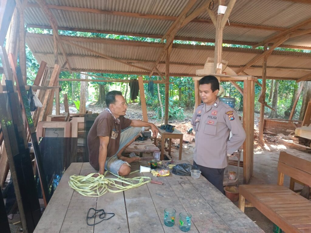 Jalin Silaturahmi Polsek Menes Sambangi Warga Desa Alaswangi 5 WhatsApp Image 2024 07 23 at 16.27.32