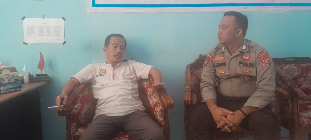Patroli Polsek Picung Disambut Baik Sekmat Picung, Bahas Kamtibmas Wilayah 6 WhatsApp Image 2024 07 23 at 16.42.15