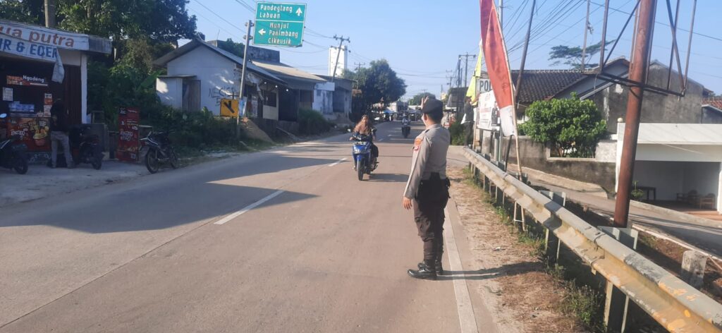Polsek Picung Gelar Strong Point Pengaturan Lalu Lintas Cegah Kemacetan 9 WhatsApp Image 2024 07 23 at 16.43.15