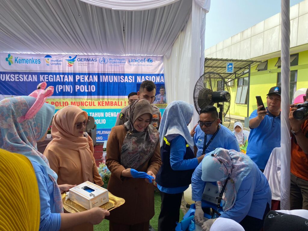 Sidokkes Polres Pandeglang Gelar Pekan Imunisasi Nasional (PIN) Polio di Puskesmas Cipeucang 8 WhatsApp Image 2024 07 23 at 21.25.10