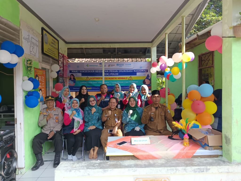 Kapolsek Mandalawangi Hadiri Peluncuran Pelan Imunisasi Nasional (PIN) Polio di Kecamatan Mandalawangi 1 WhatsApp Image 2024 07 23 at 21.35.21