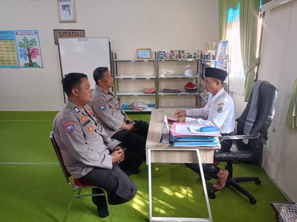Polsek Bojong Polres Pandeglang Sosialisasikan Pembuatan Fakta Integritas di SMKN 4 Pandeglang 3 WhatsApp Image 2024 07 24 at 10.41.41