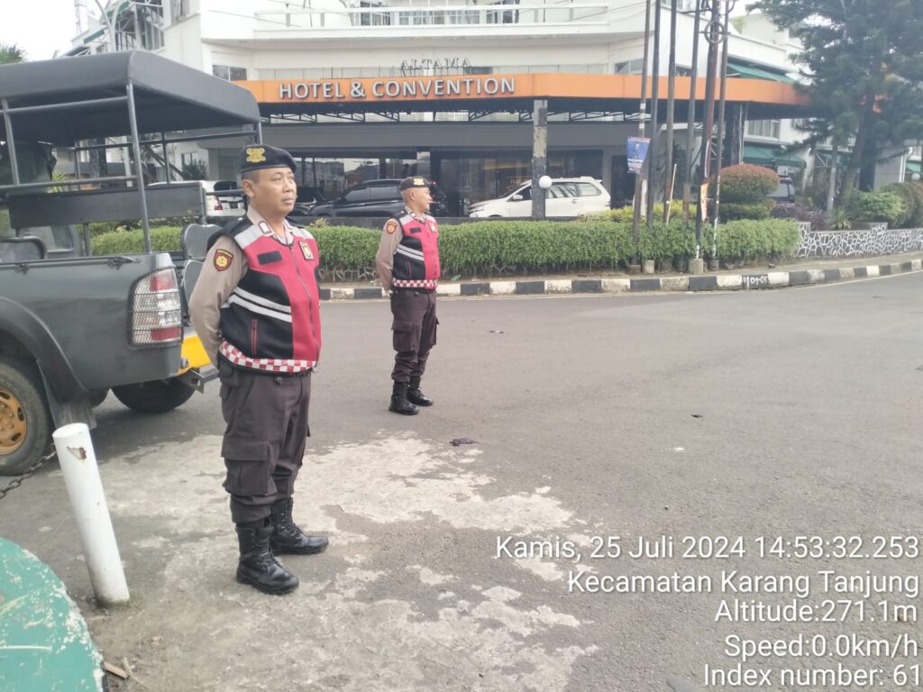 Sat Samapta Polres Pandeglang Melaksanakan Patroli di Pertigaan Cigadung untuk Menciptakan Lalu Lintas yang Aman dan Kondusif 1 WhatsApp Image 2024 07 25 at 17.16.57 1