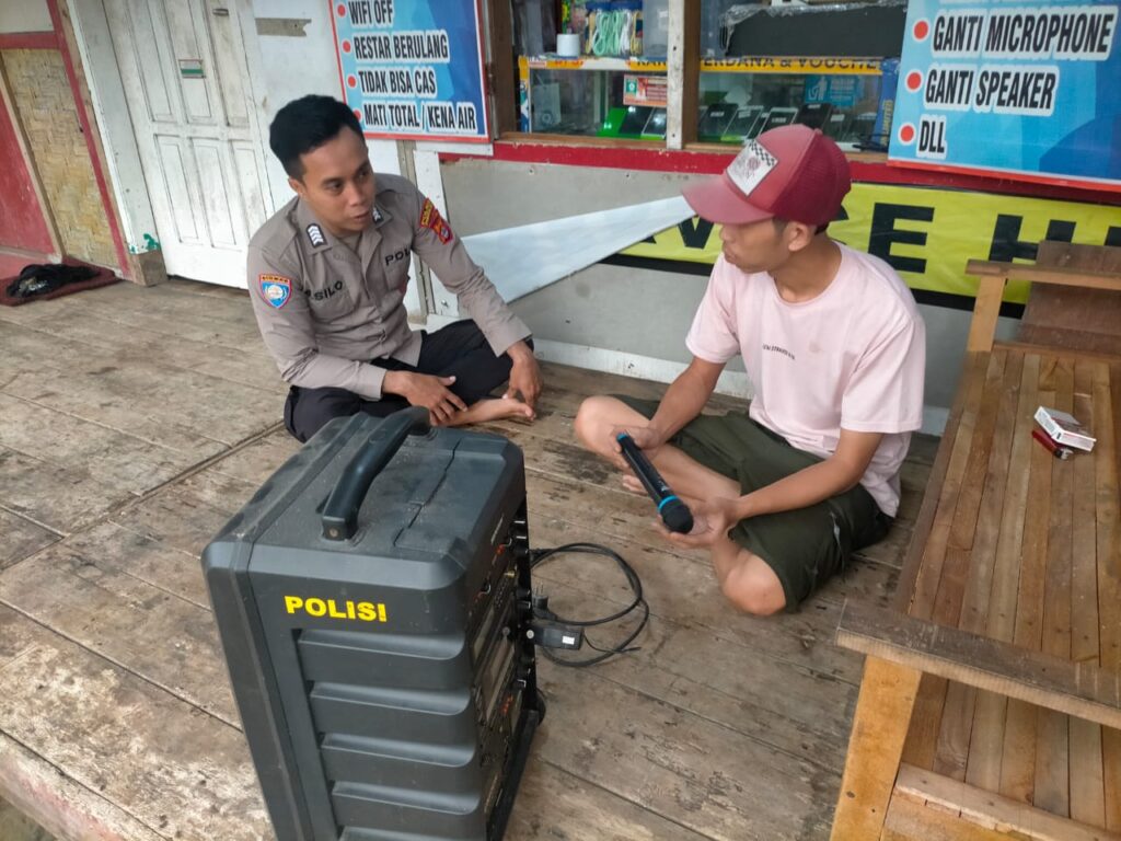 Bhabinkamtibmas Polsek Mandalawangi Polres Pandeglang Rutin Keliling Sambangi Warga 10 WhatsApp Image 2024 07 25 at 20.26.46