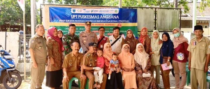 Kapolsek Angsana Hadiri Kegiatan Pekan Imunisasi Nasional (PIN Polio) di Kantor Desa Angsana 3 WhatsApp Image 2024 07 25 at 20.55.54
