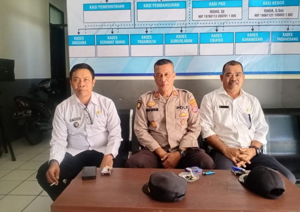 Kapolsek Angsana Sambangi Kepala Desa Kramatmanik 5 WhatsApp Image 2024 07 25 at 20.56.26