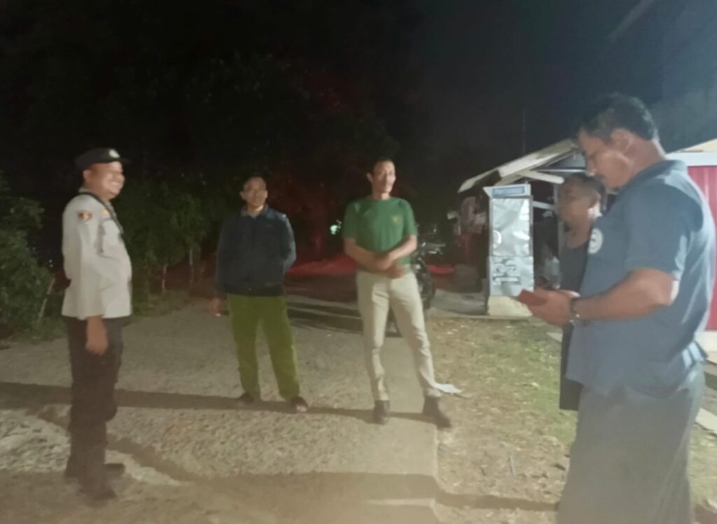 Polsek Cibaliung Gelar Sambang dan Patroli Malam, Ciptakan Rasa Aman dan Nyaman Bagi Warga Masyarakat 4 WhatsApp Image 2024 07 27 at 07.05.47