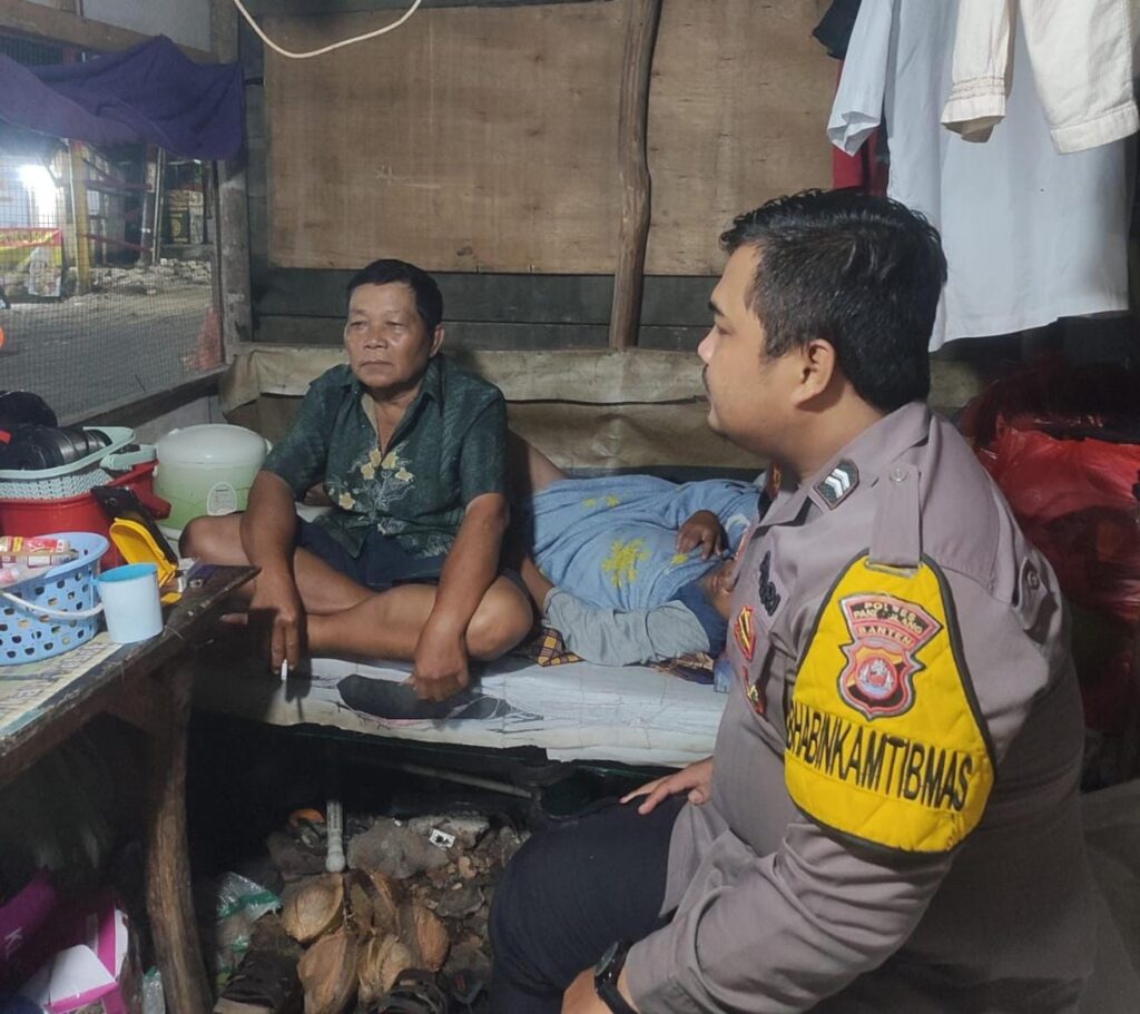 Sambangi Masyarakat Desa Angsana, Bhabinkamtibmas Polsek Angsana Sampaikan Pesan Kamtibmas 9 WhatsApp Image 2024 07 27 at 19.47.42